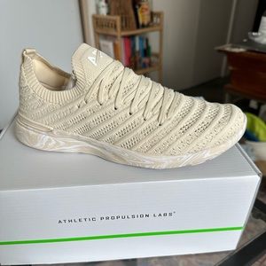 APL Techloom Wave Parchment Size 8 New in Box! Marble heel rare and sold out!